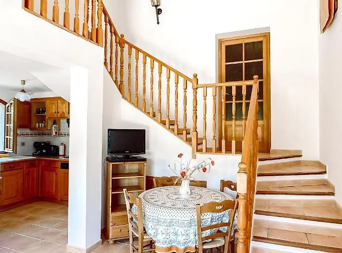 Maisonnette Dans La Colline,port D'alon & Calanque Nyaraló *