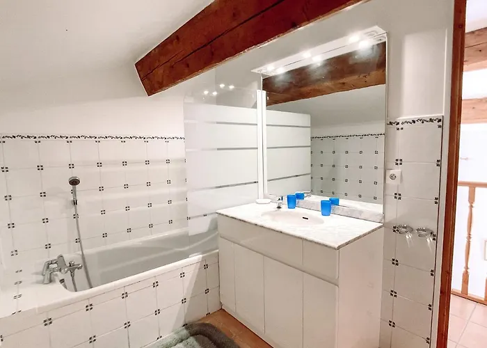 Maisonnette Dans La Colline,port D'alon & Calanque Nyaraló